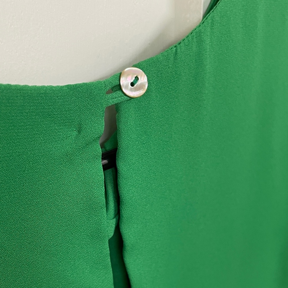 West K: XS Green Sleeveless Keyhole Twist Front - Picture 7 of 9